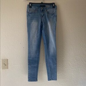 Aeropostale Women's Light Wash Skinny Jeans